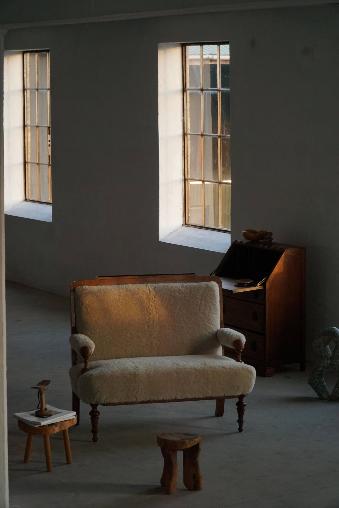 Danish two-seater canapé from the early 20th century in merino wool and wood, 1930s.