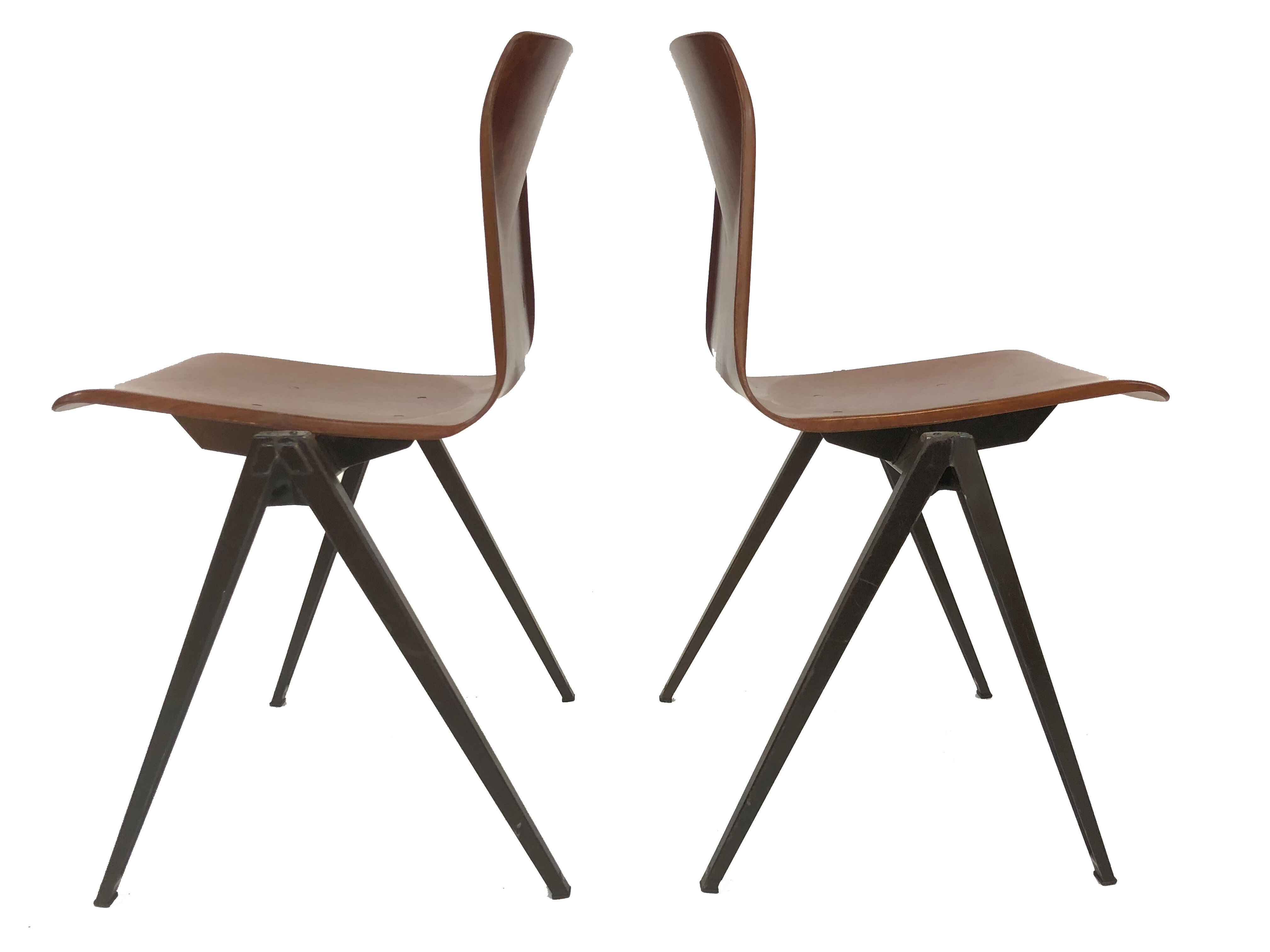 Stackable school Chair S22 de Pagholz Galvanitas