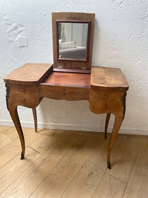 Wooden dressing table in marquetry