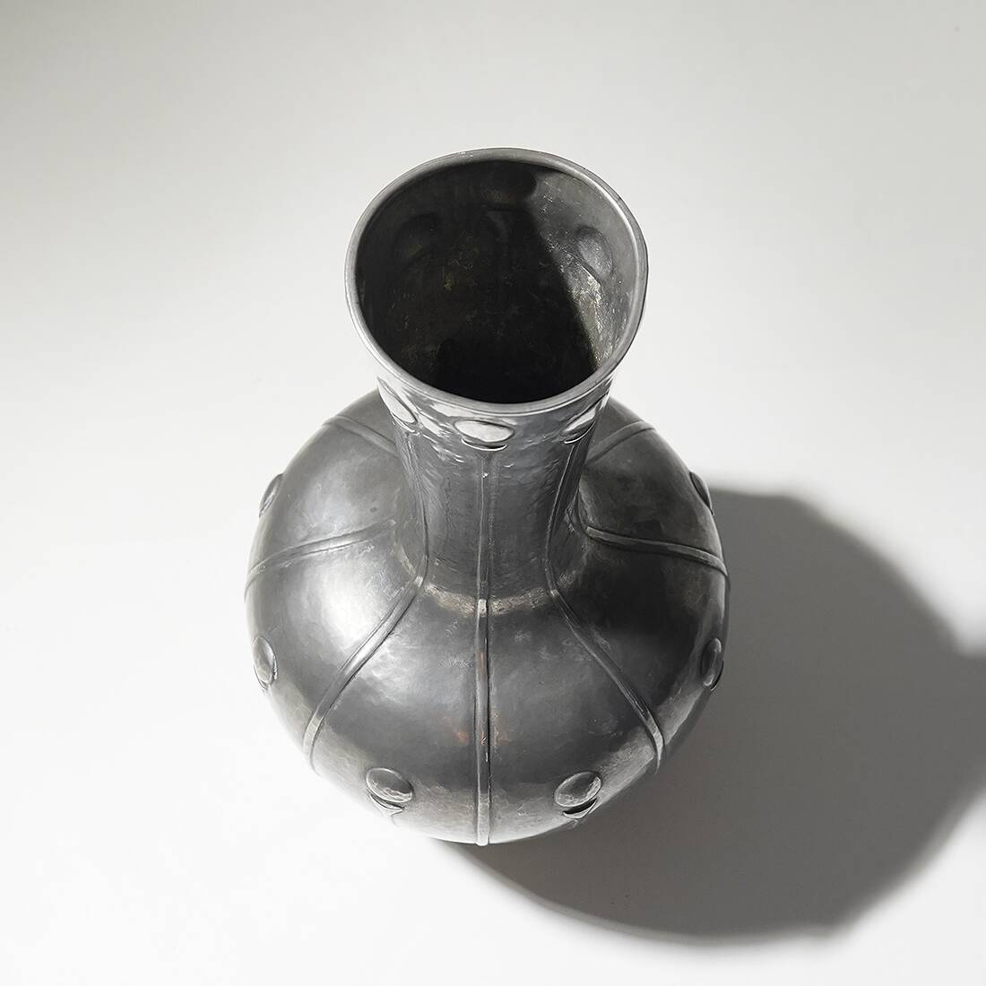 Art Decò pewter vase by Bellotti, 20’s
