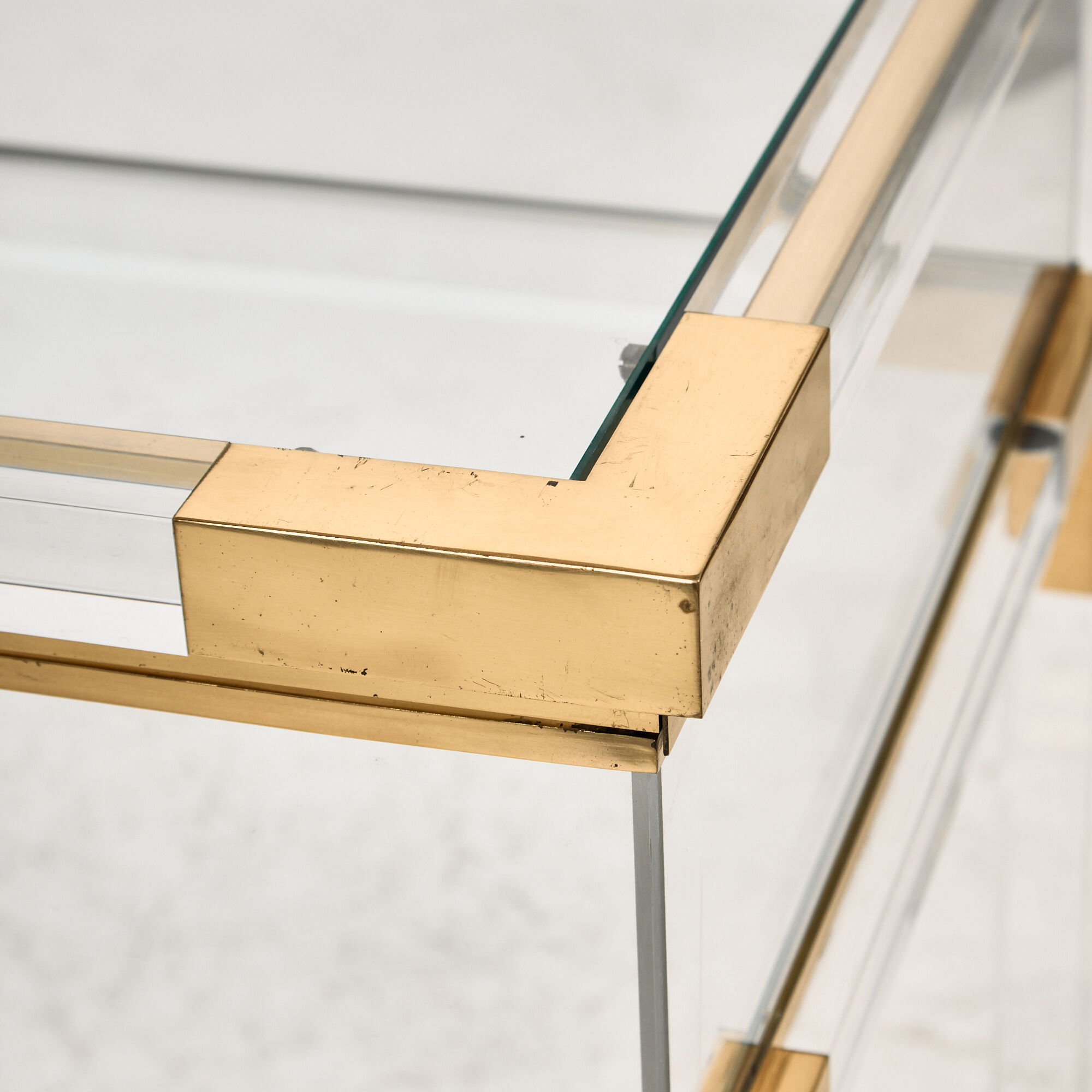 Console en laiton et plexiglas par Fabian
