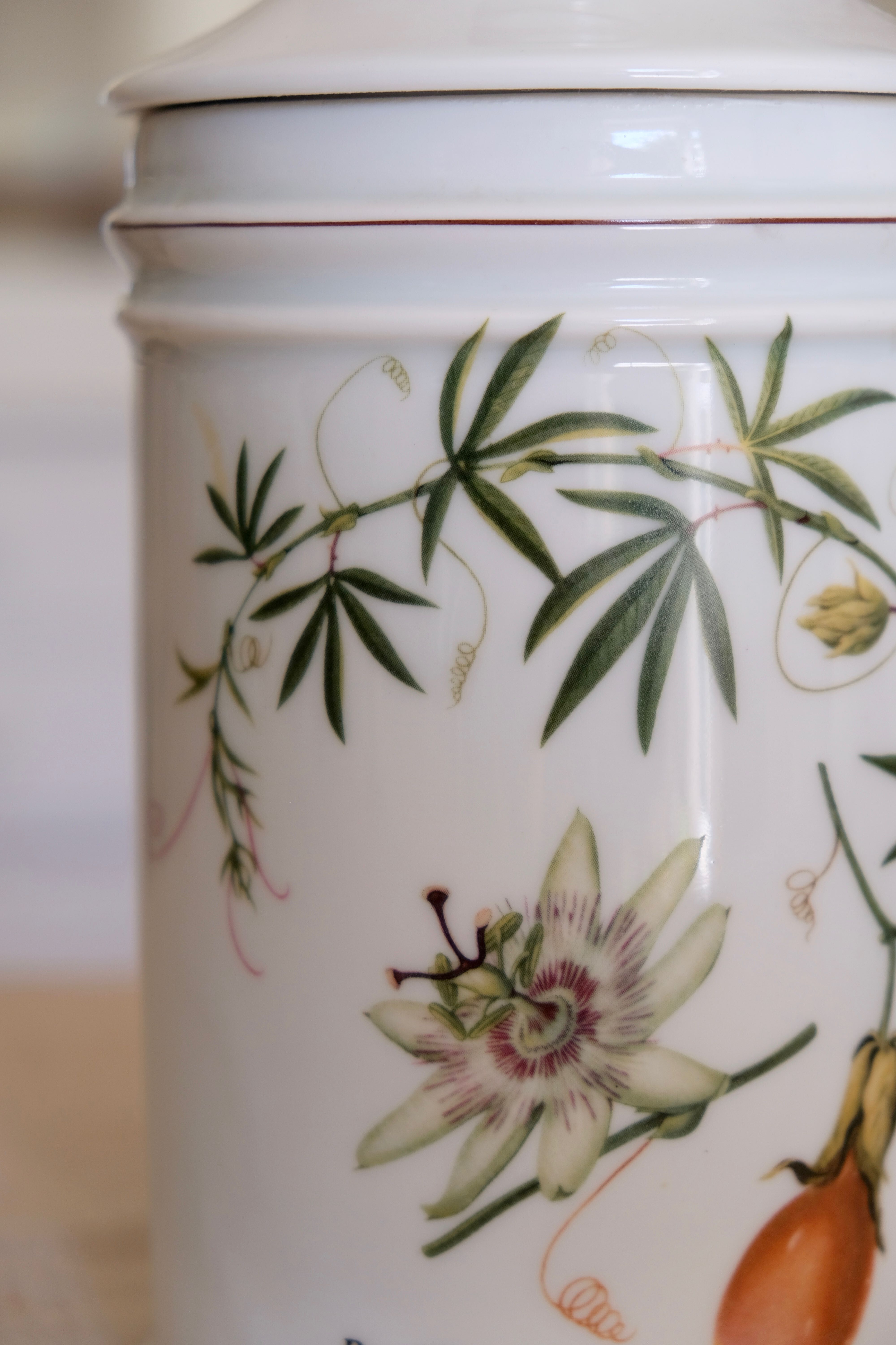 Pharmacy jar "Passiflora" porcelain Lourioux, creations Ph. Dehoulières France