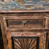 Buffet en bois de chêne sculpté