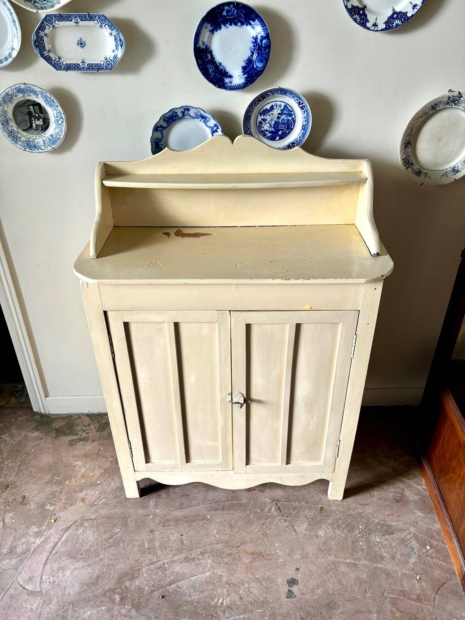 Confiturier, buffet 2 portes en bois beige