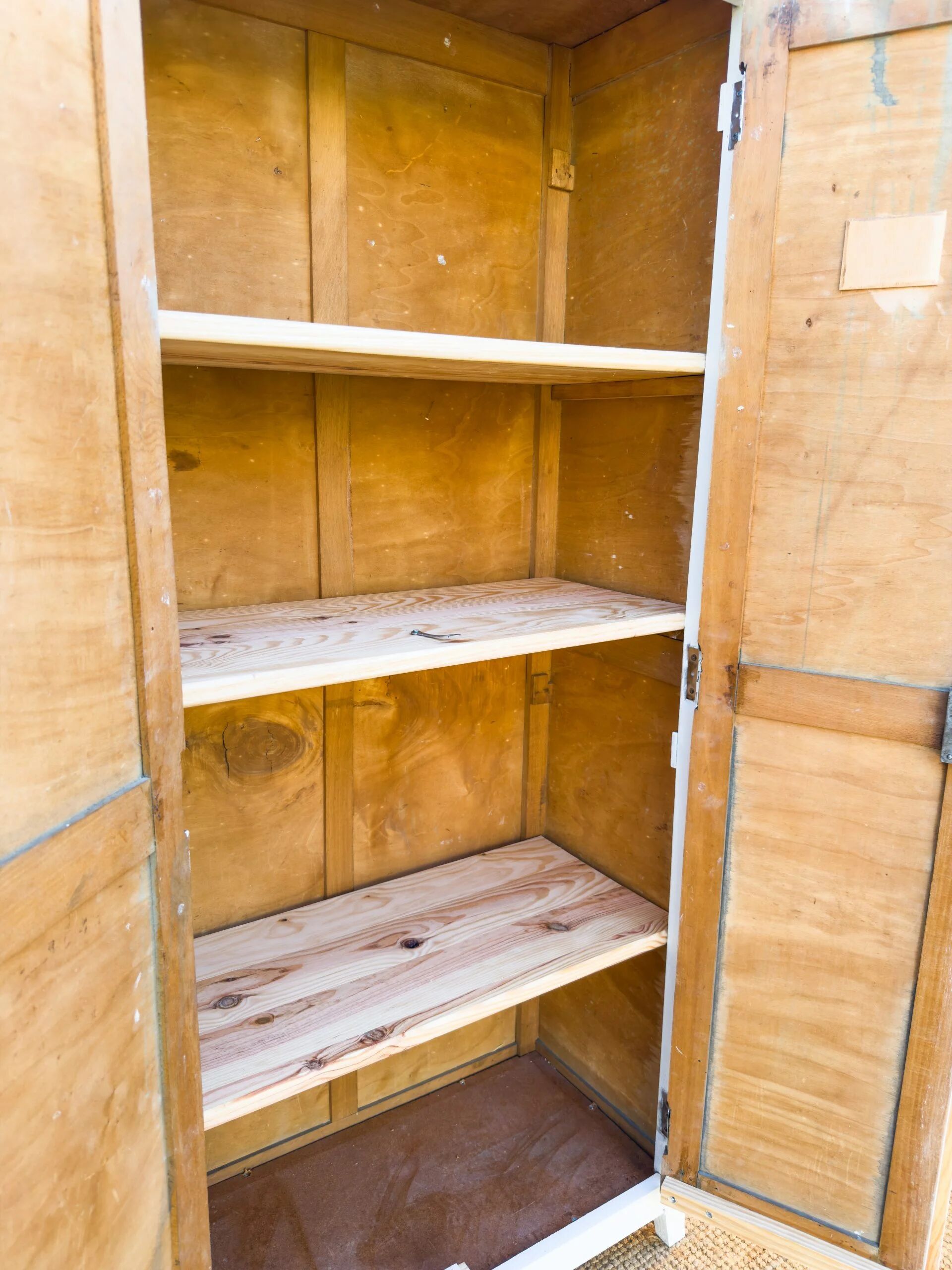 Armoire parisienne