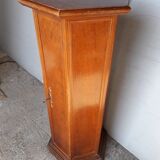 Wooden harness column - interior storage