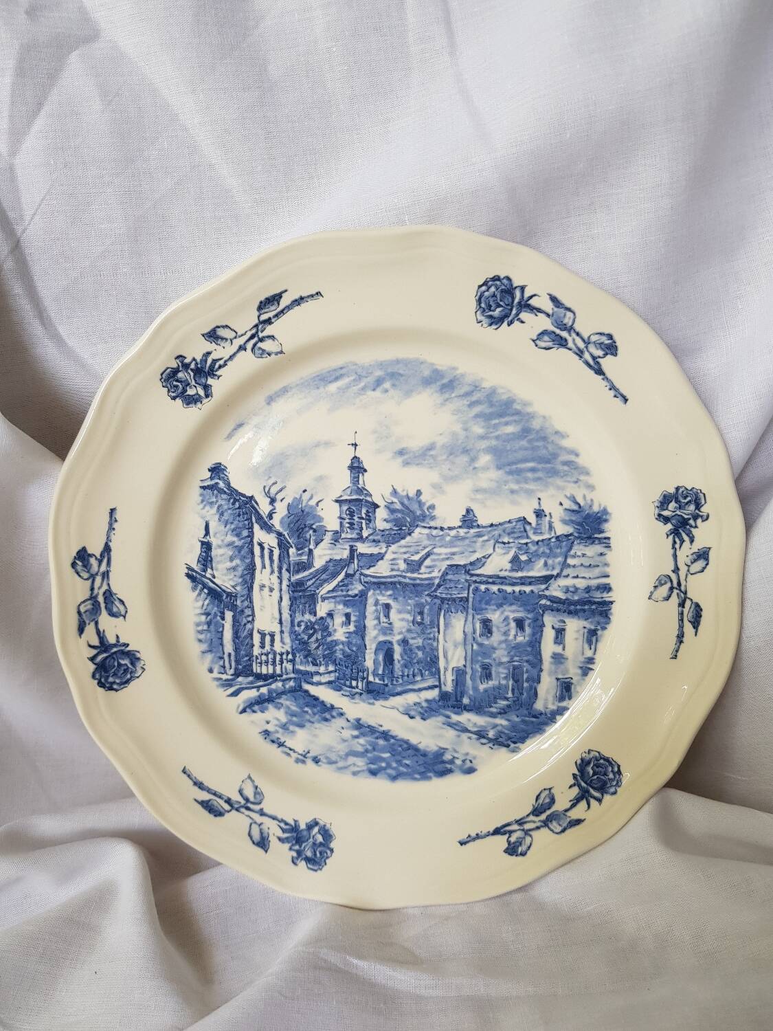 Assiette de roses vintage Villeroy & Boch fabriquée au Luxembourg