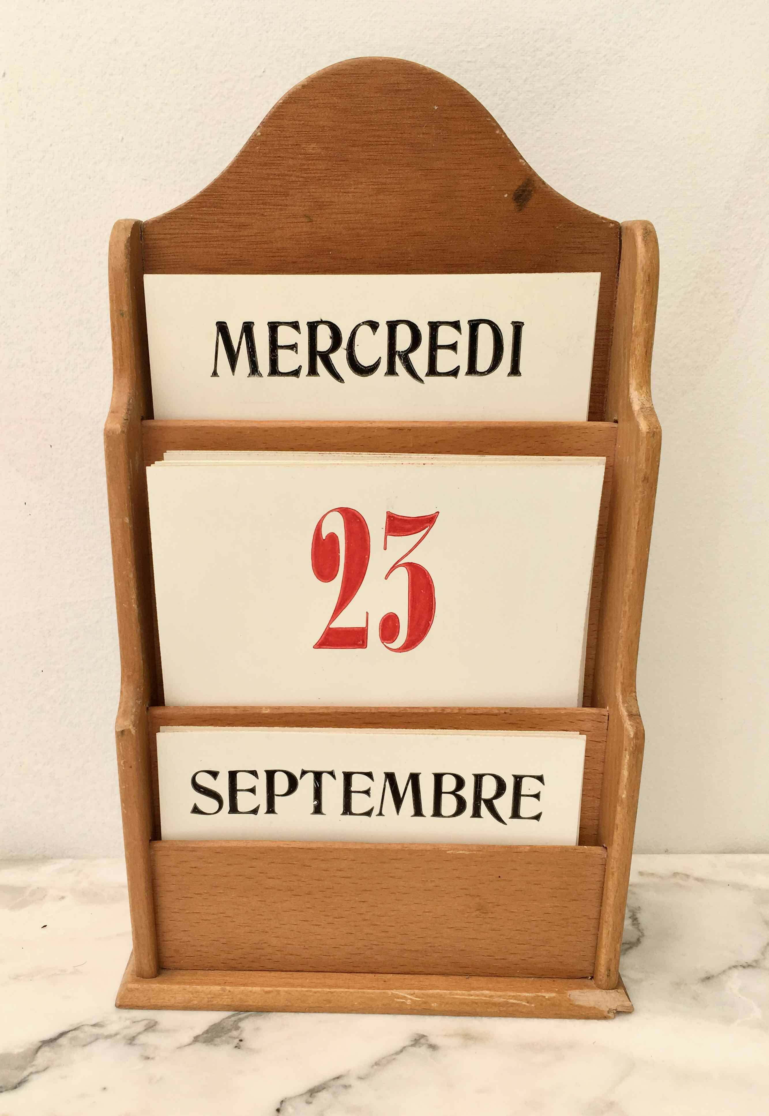 Perpetual calendar 1940s