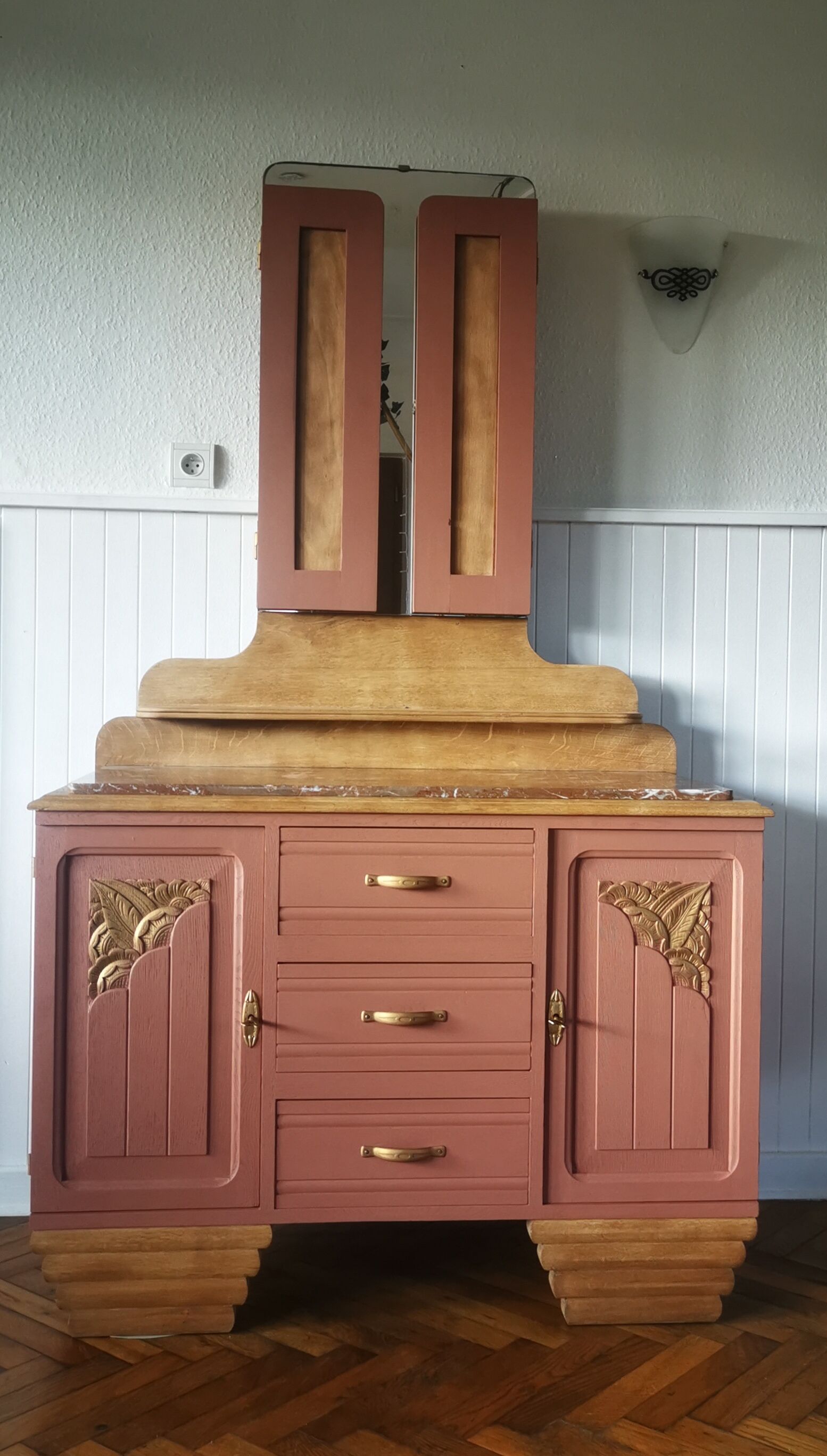 Art Deco hairdresser