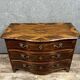 Commode galbée époque Louis XV en marqueterie de bois précieux vers 1750