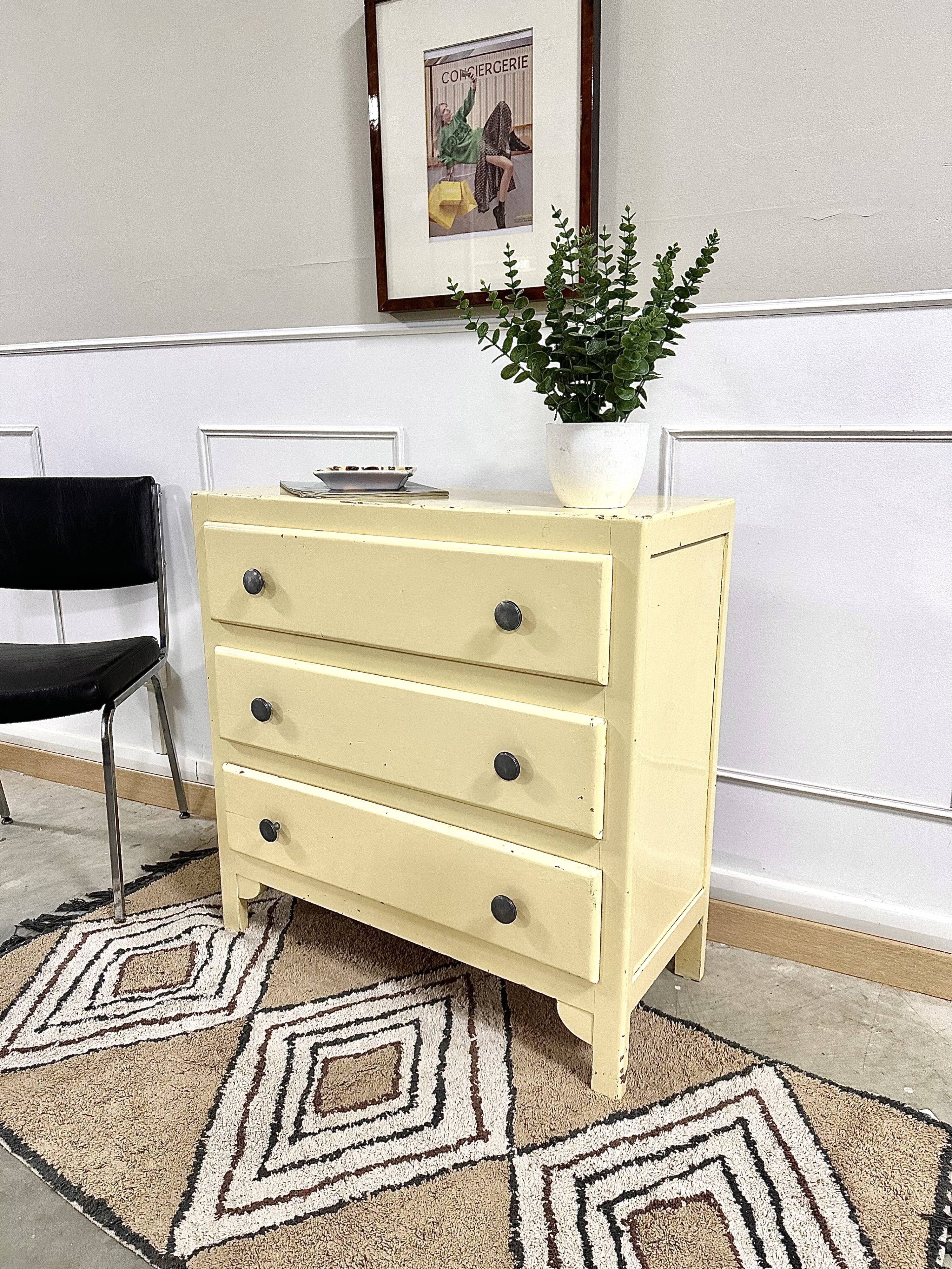 Vintage chest of drawers beige paint