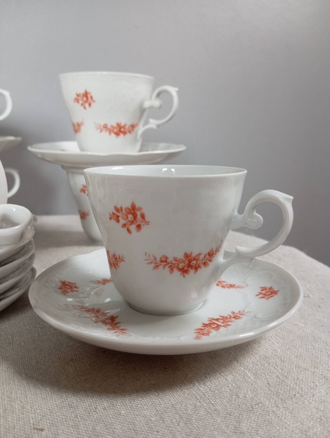 6 flowery white Bavarian porcelain cups & saucers, Seltmann Weiden 1950