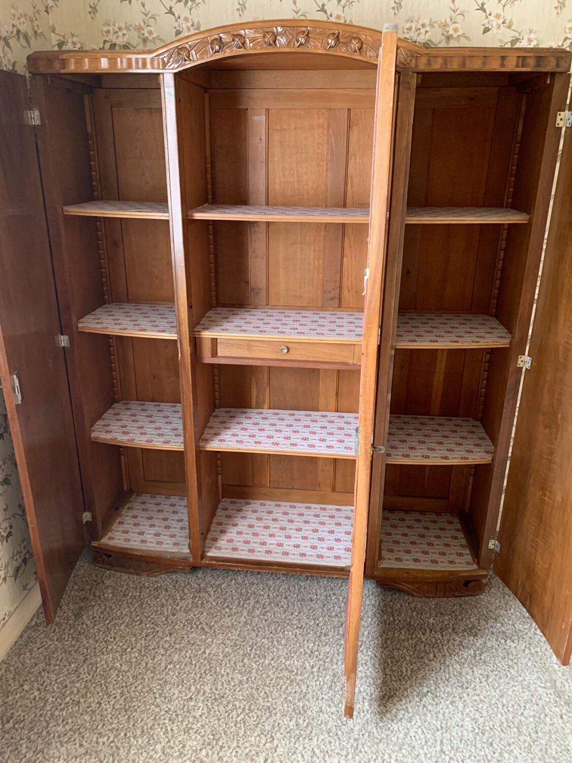 Art deco cabinet in carved wood