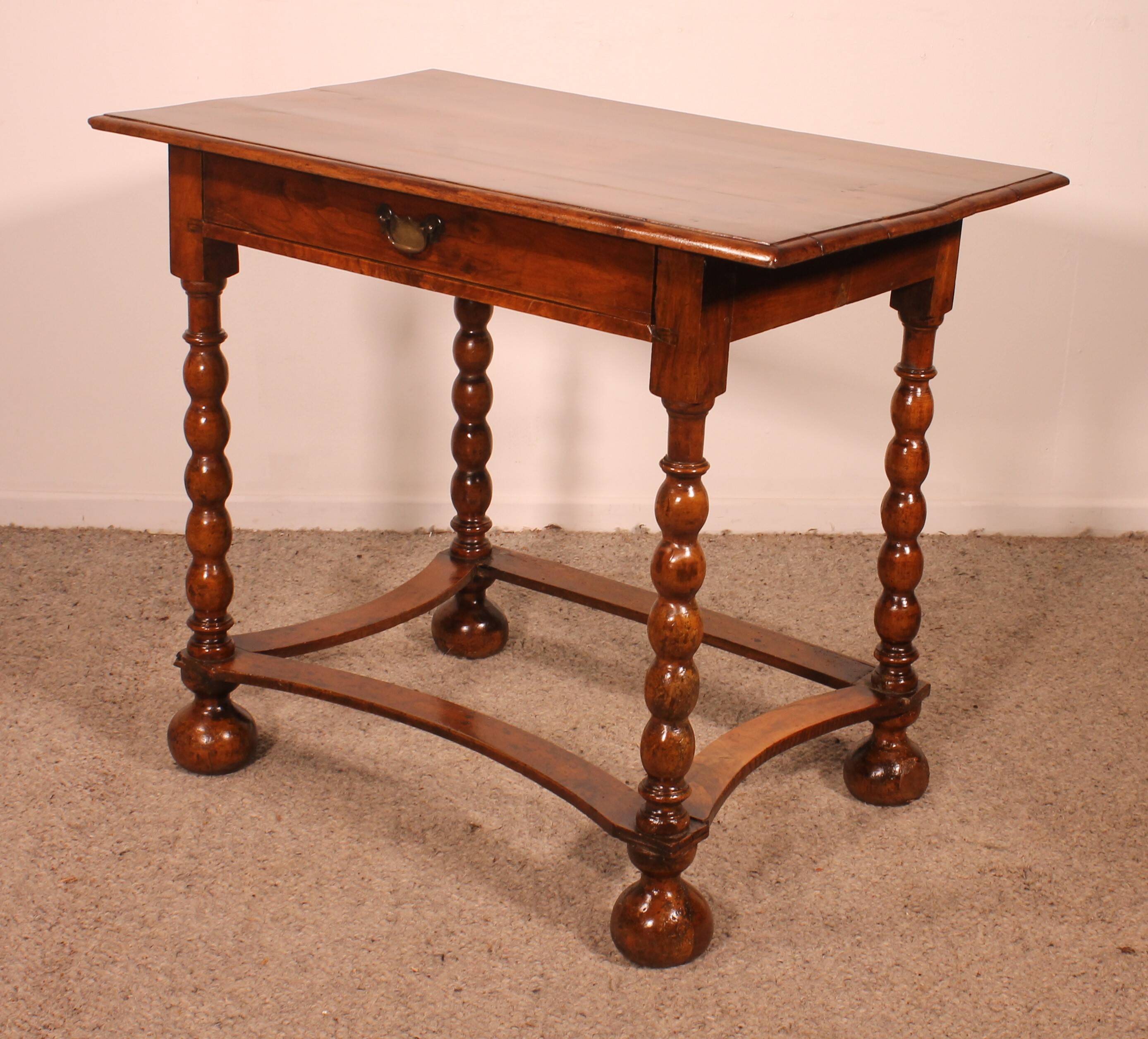 Small Writing Table / Side Table in Walnut - 17th Century