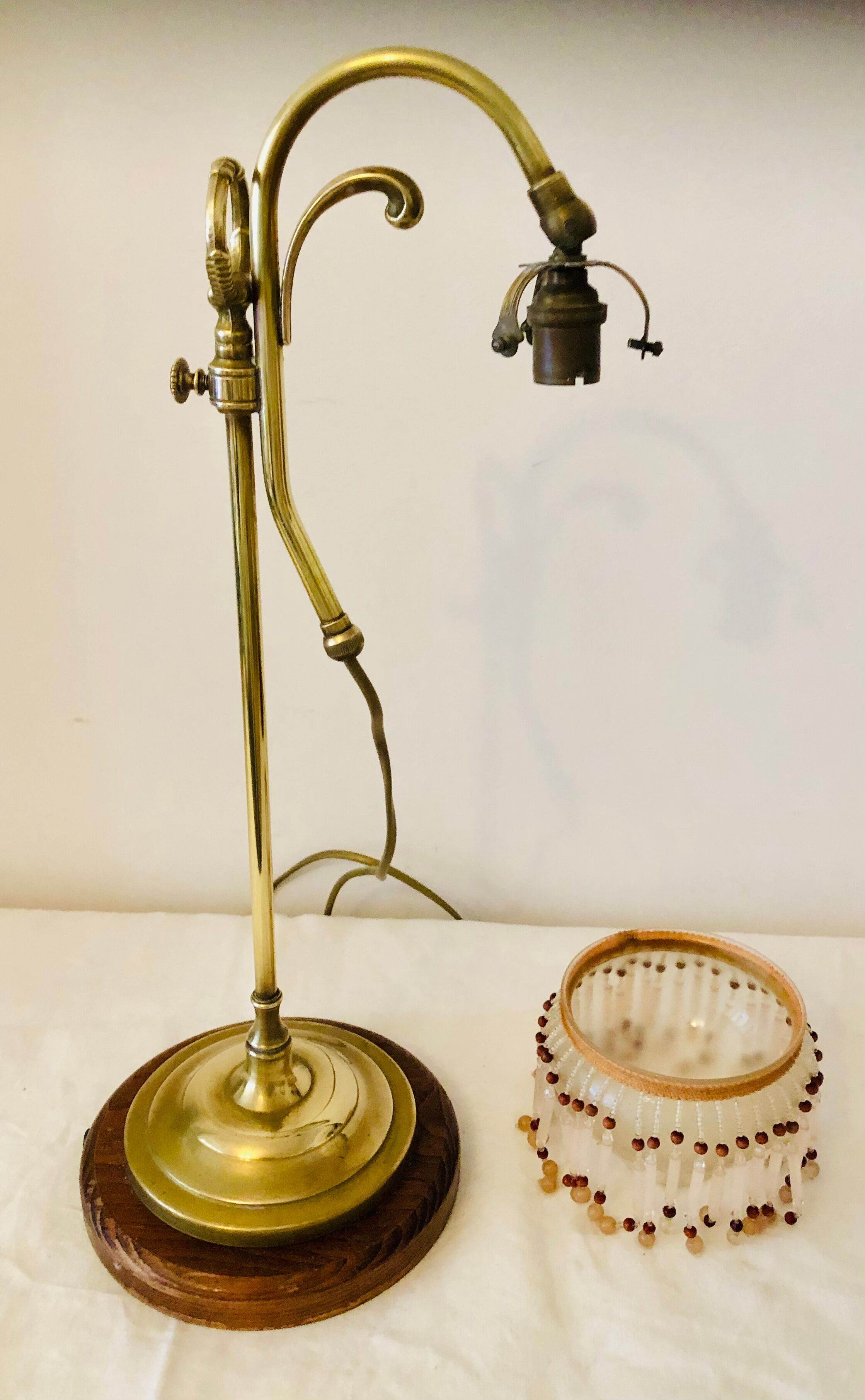 Old lamp adjustable on foot tulip golden brass.