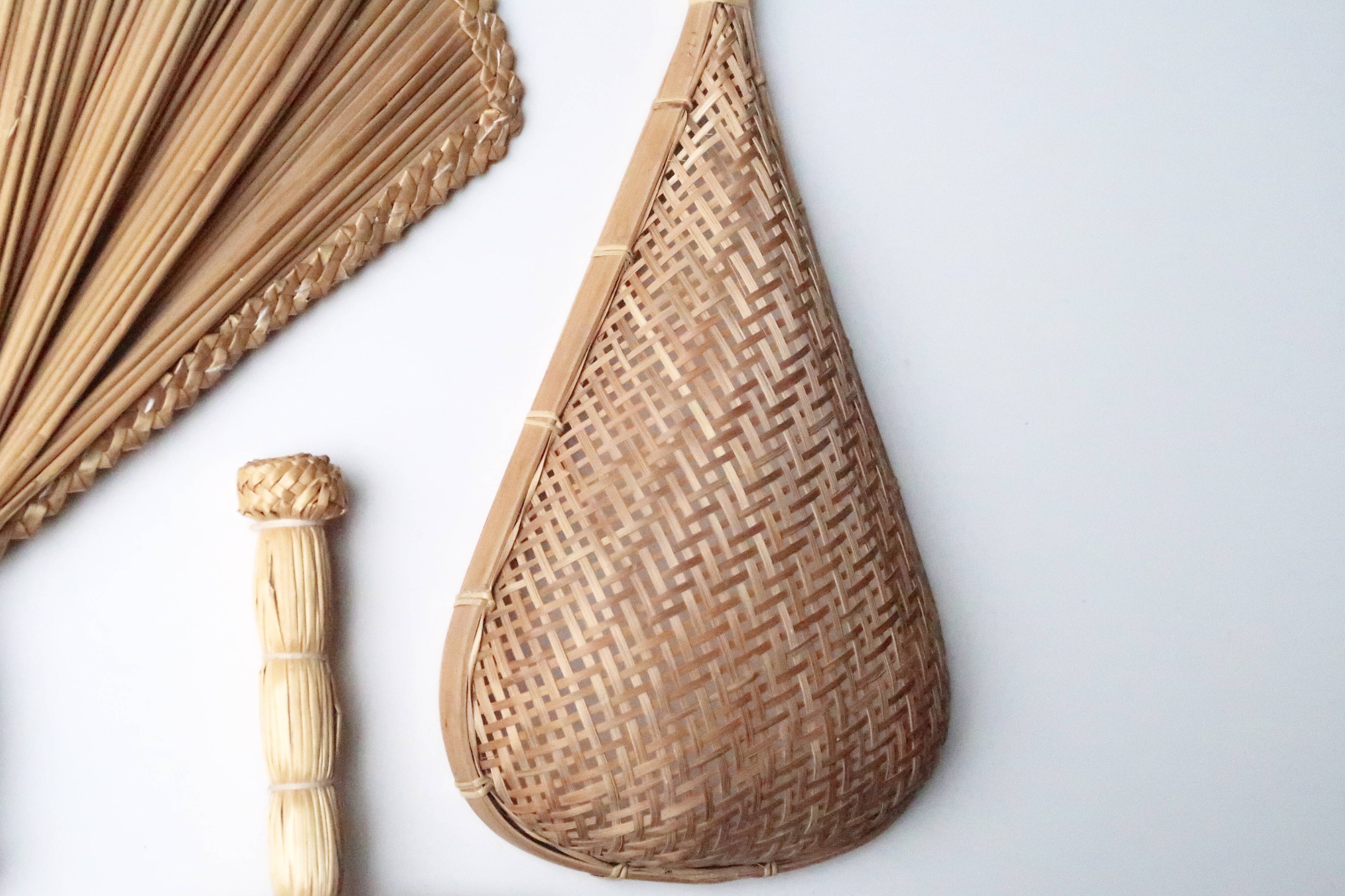 Trio of wall decorations in straw and wicker, 70s