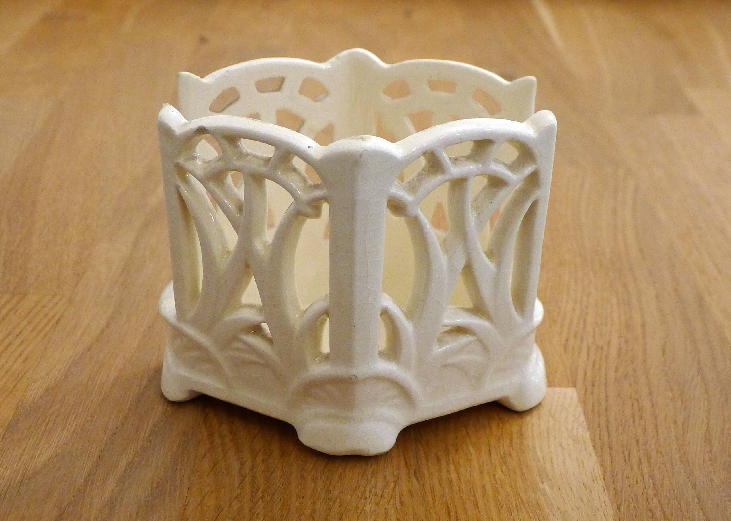 Openwork pot / letter holder in Art Nouveau ceramic