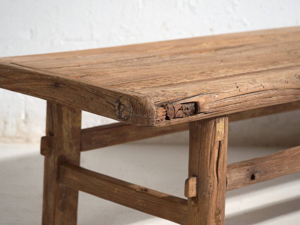 Table basse ancienne en bois de pin – Chine, circa 1930