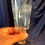 Set of 10 red wine glasses with engraved rotating decoration