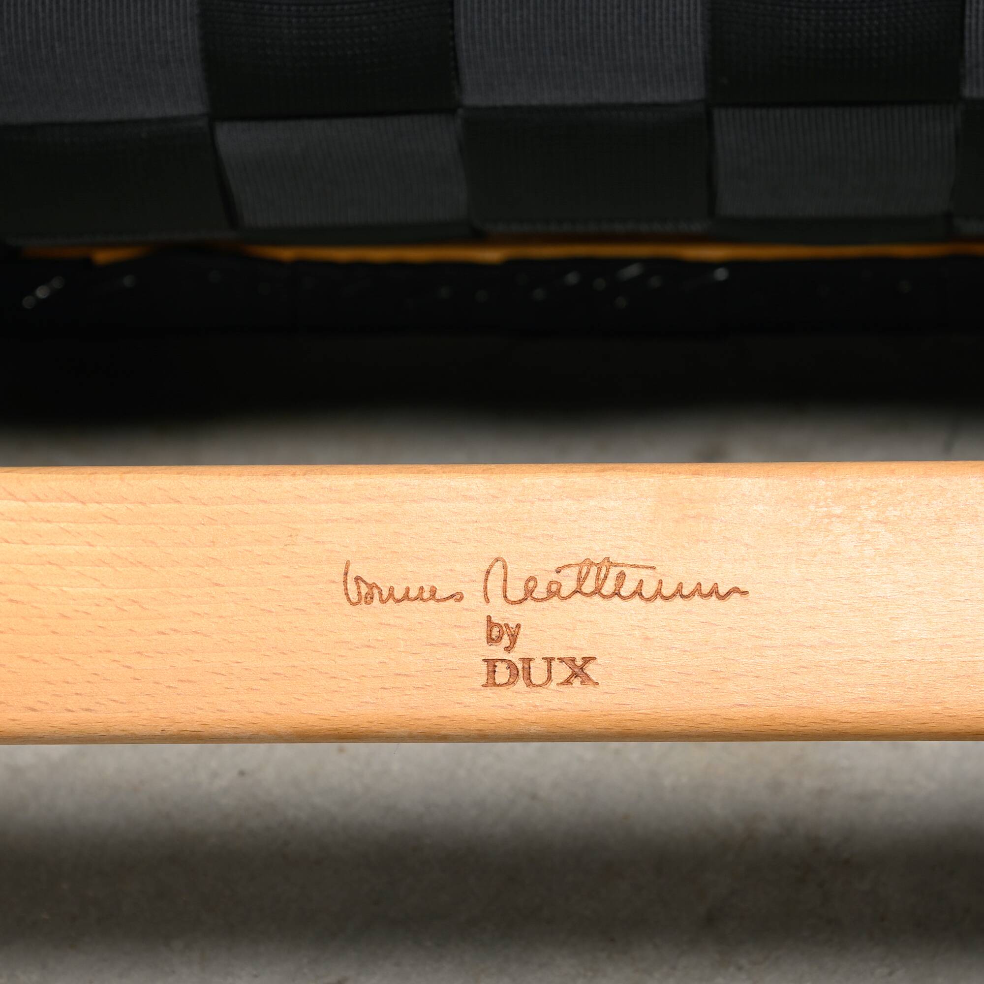 Fauteuil et pouf Bruno Mathsson Pernilla en bois de hêtre et sangles