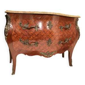 Commode galbée en marqueterie - dessus