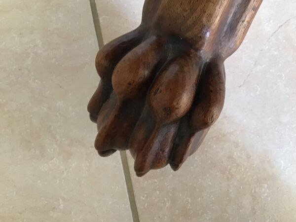 Guéridon en bois en marbre, pieds pattes de lions