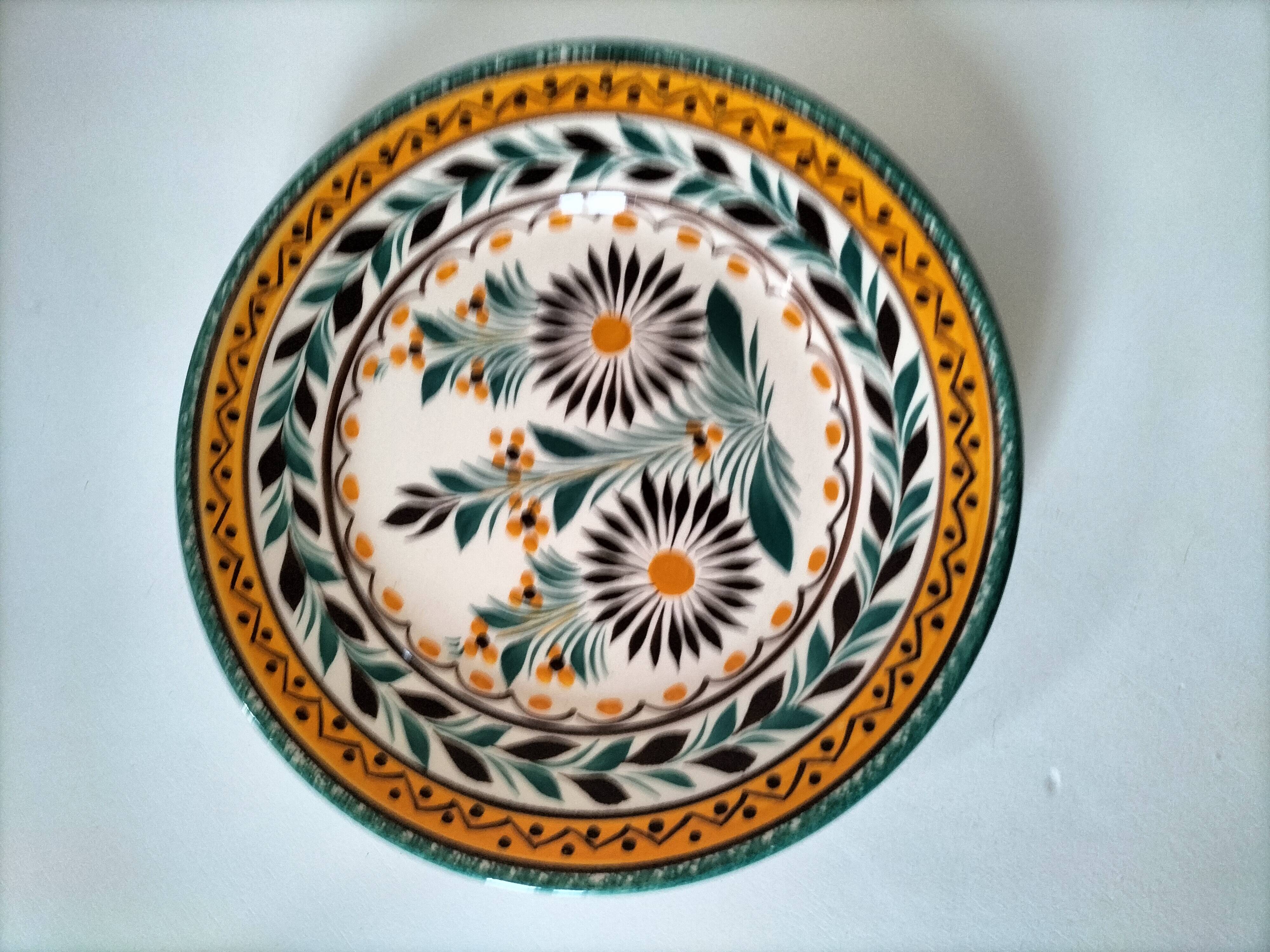 HB Quimper plate, Camaïeu model, green and saffron floral decoration