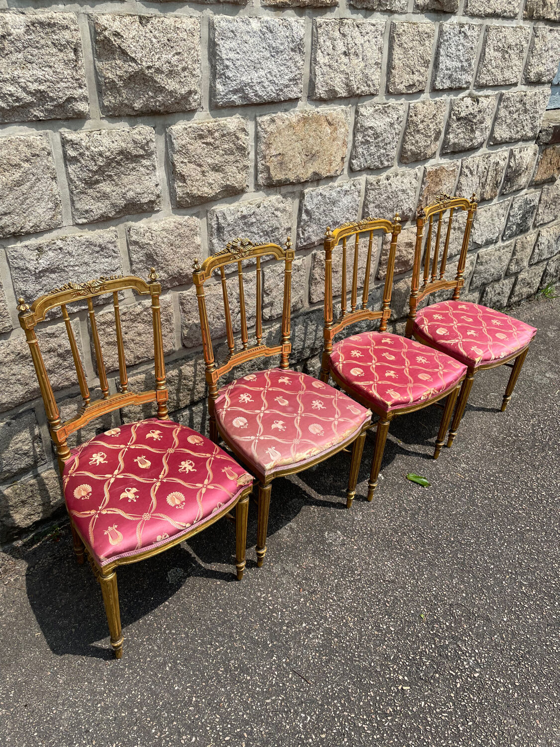 4 chairs carved wood, gilded with leaf