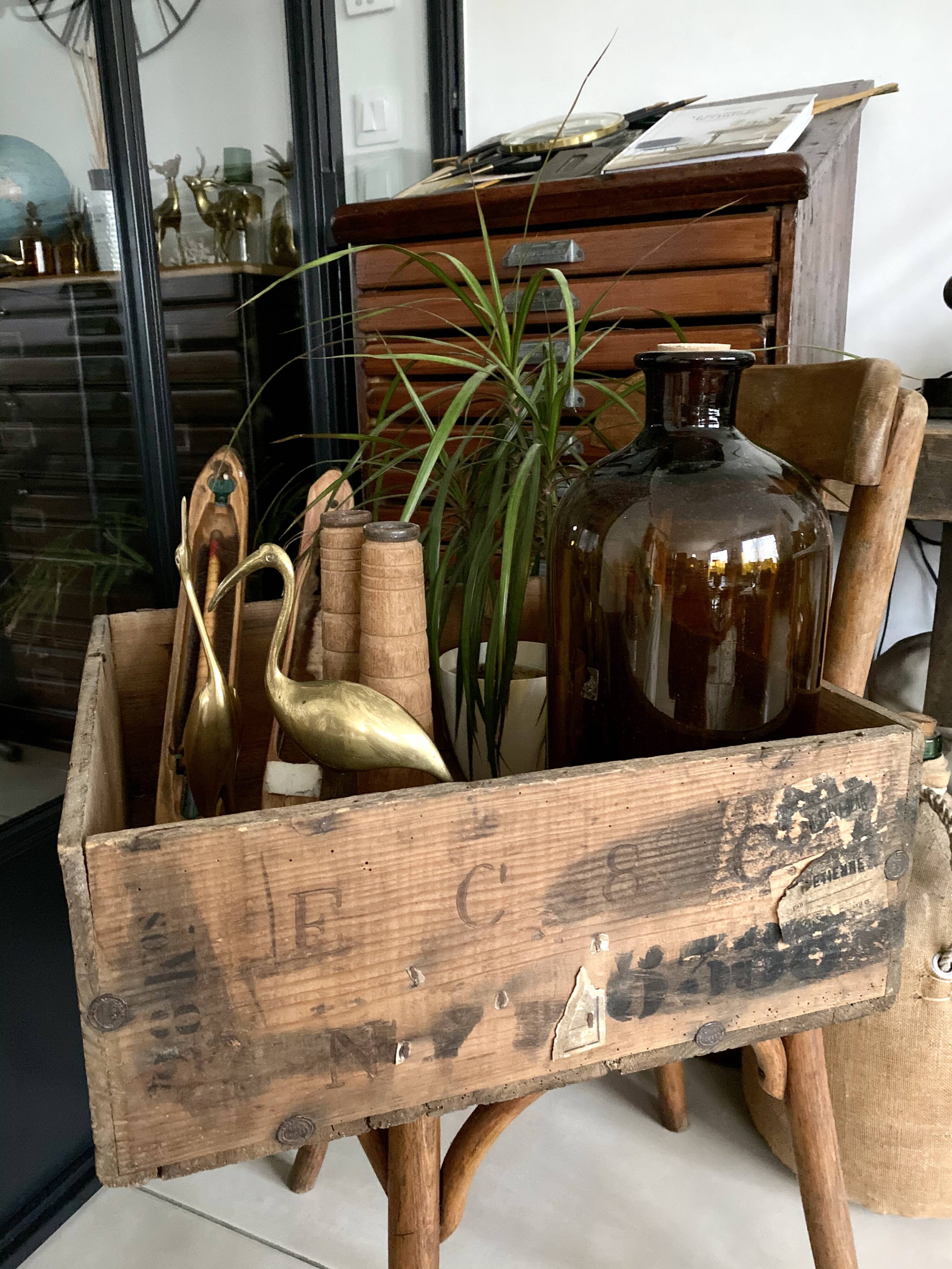Ancienne caisse en bois « Rhum Luceta »