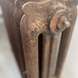 Ancien radiateur sur pied a quatorze lames fleuries en fonte de fer XX sièc