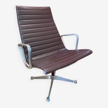 Lounge chair Eames EA116 Herman Miller 1960 vinyle aubergine