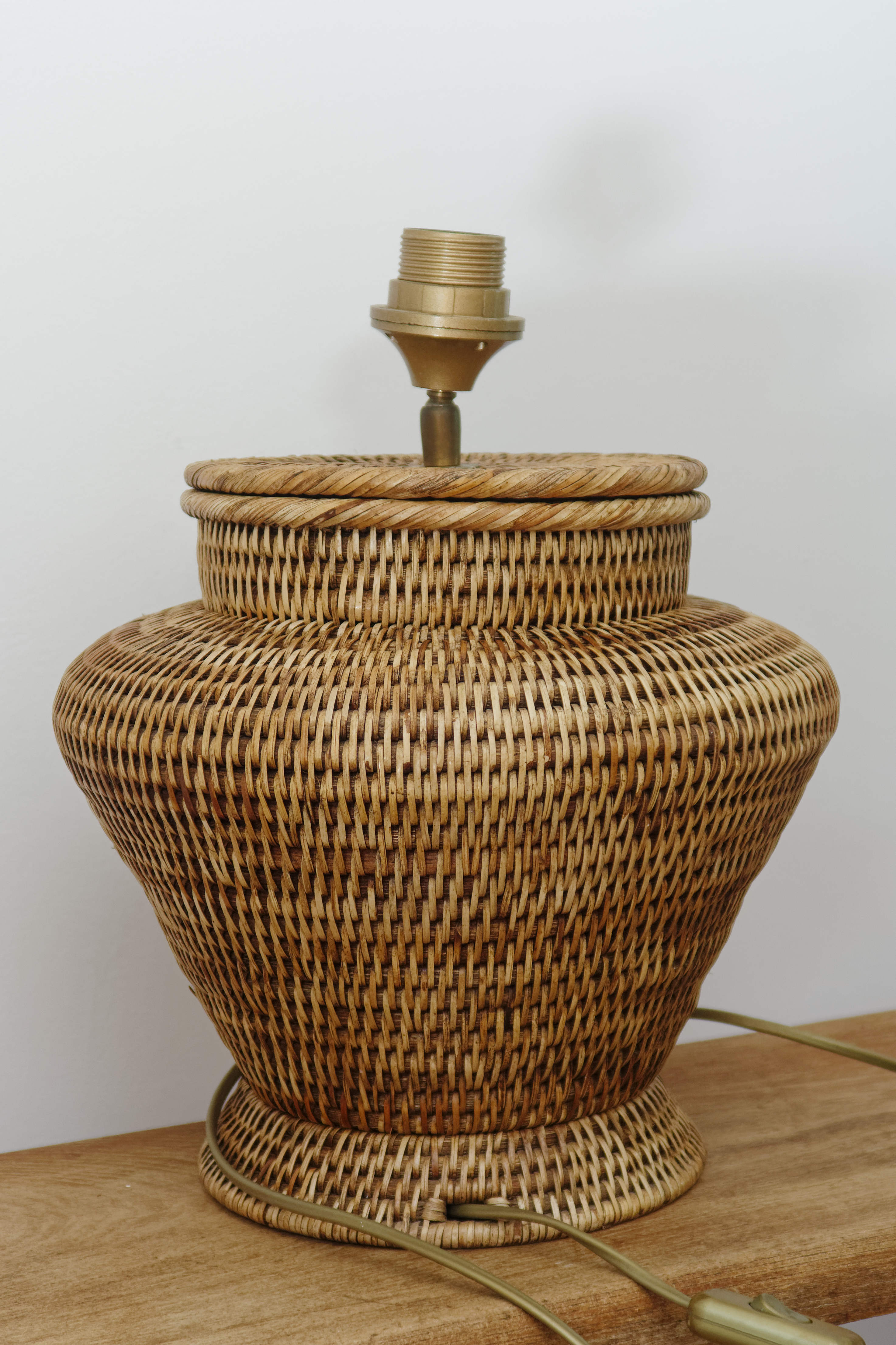Vintage rattan table lamp foot