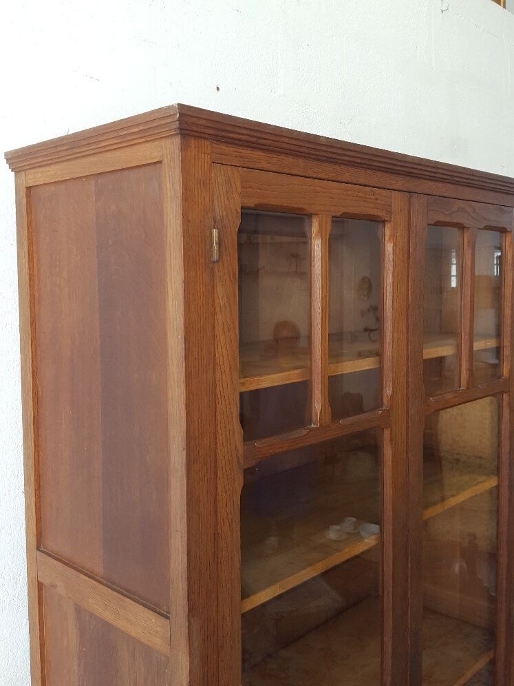 Showcase cabinet