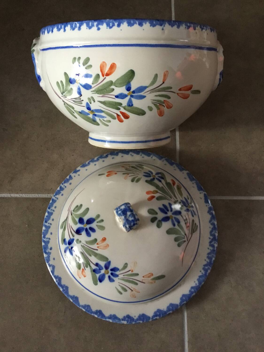 Soup tureen or vegetable dish