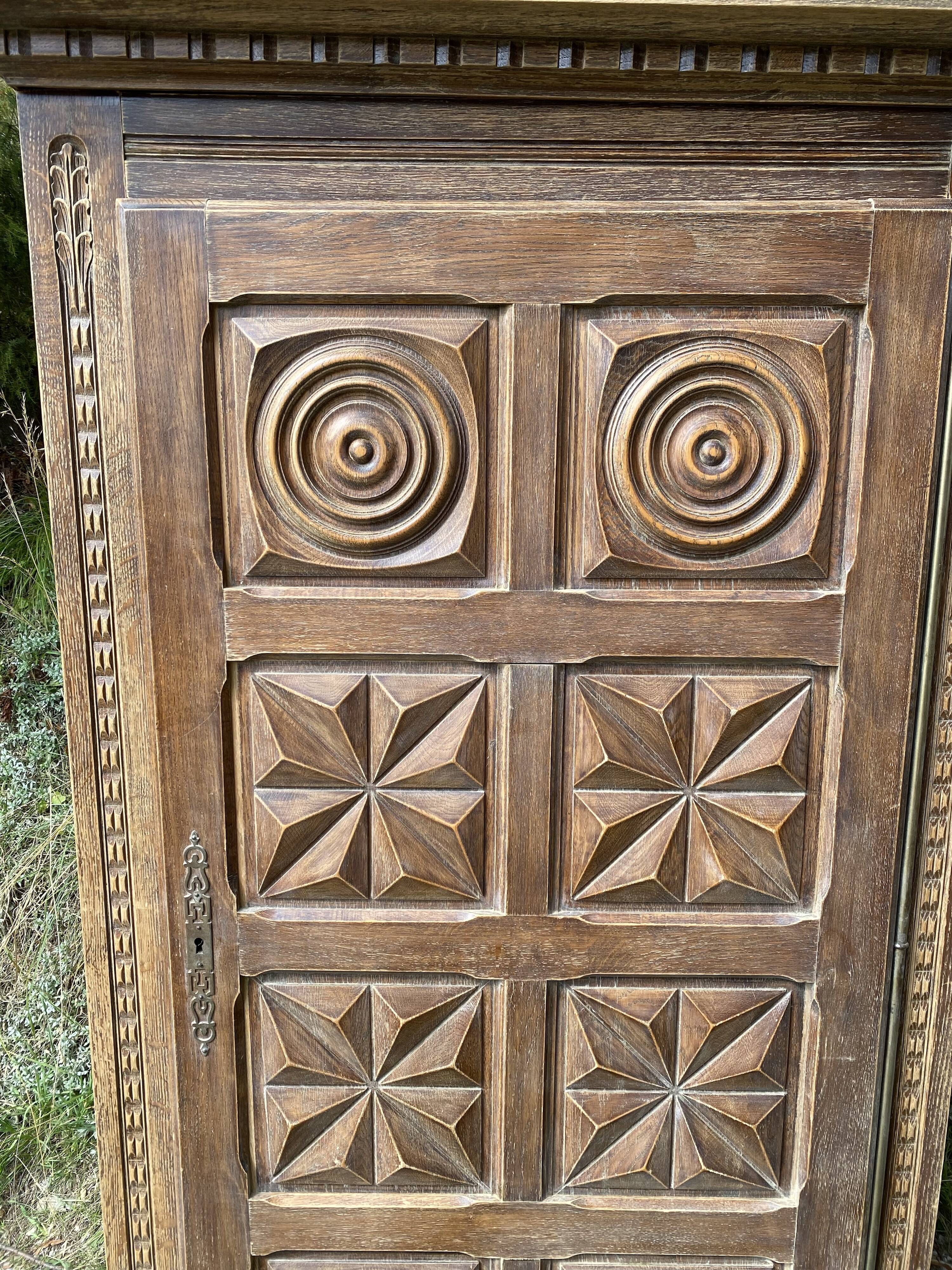 Petite bonnetière vintage 1960 sculptée