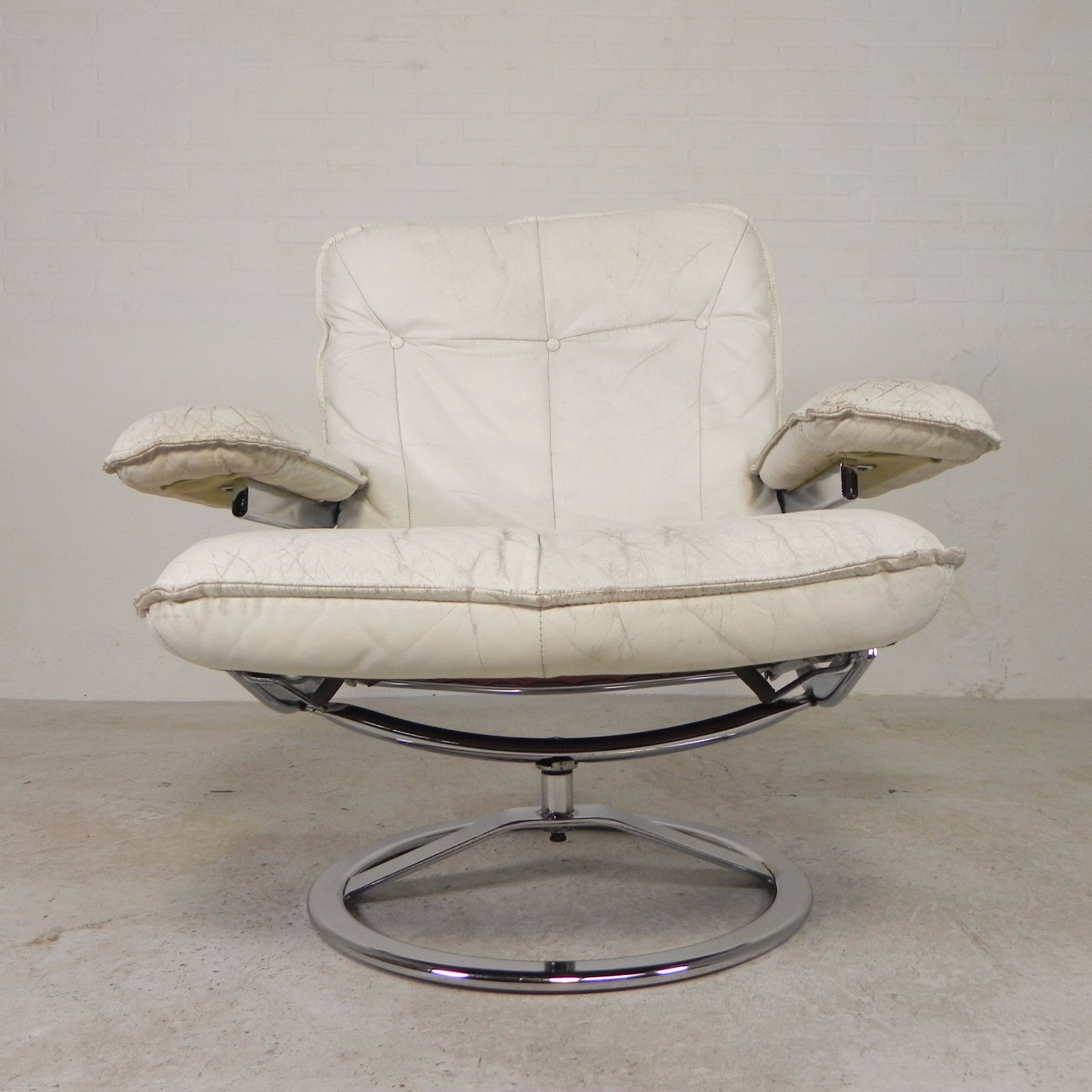 Leolux armchair, swivel chair with white leather upholstery, 1960s