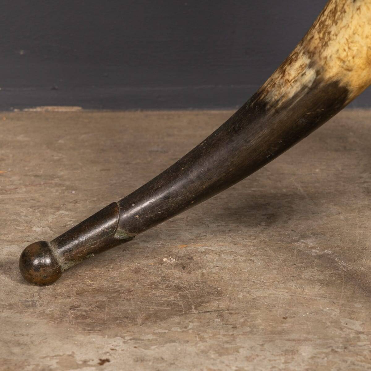 Tabouret en corne de vache victorien du 19e siècle vers 1890