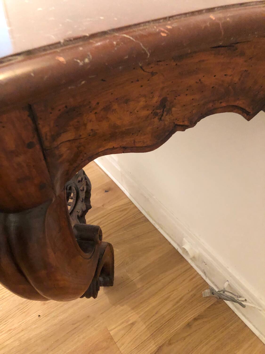 Old console in walnut and marble top