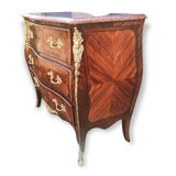 Louis XV jumping chest of drawers curved in precious wood marquetry.