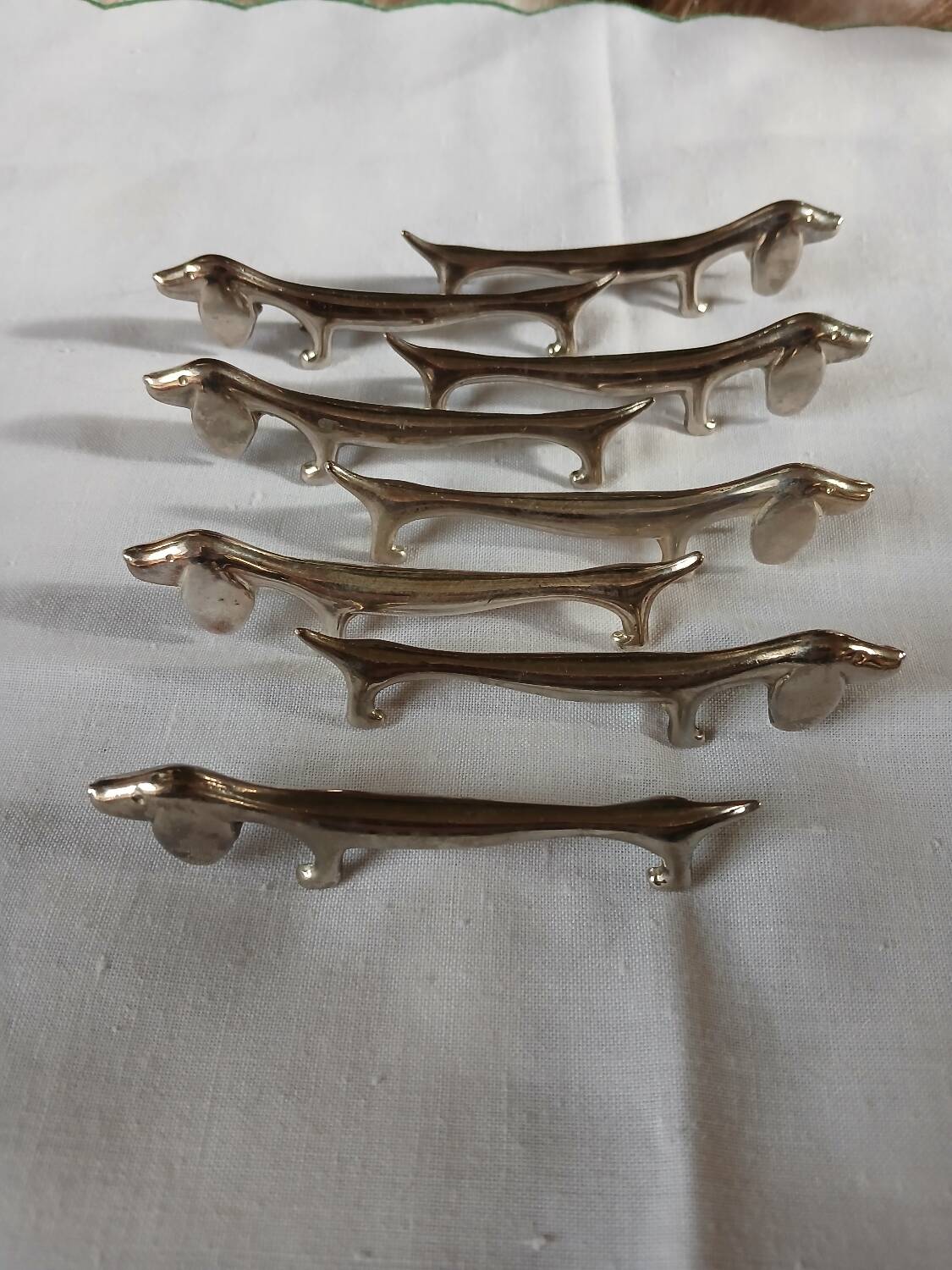 8 metal knife holders/dogs
