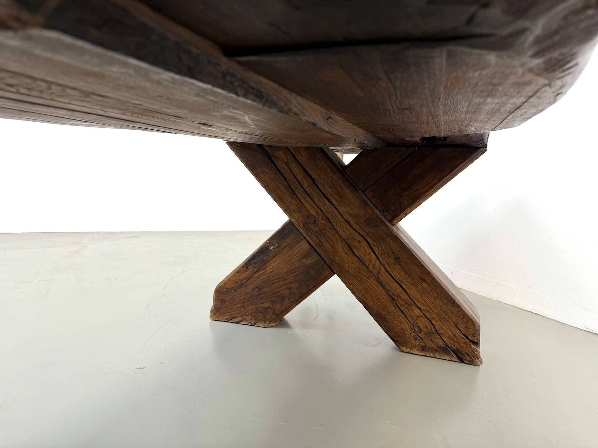 Table Brutaliste en Chêne Massif, Art Populaire (Vers 1900)