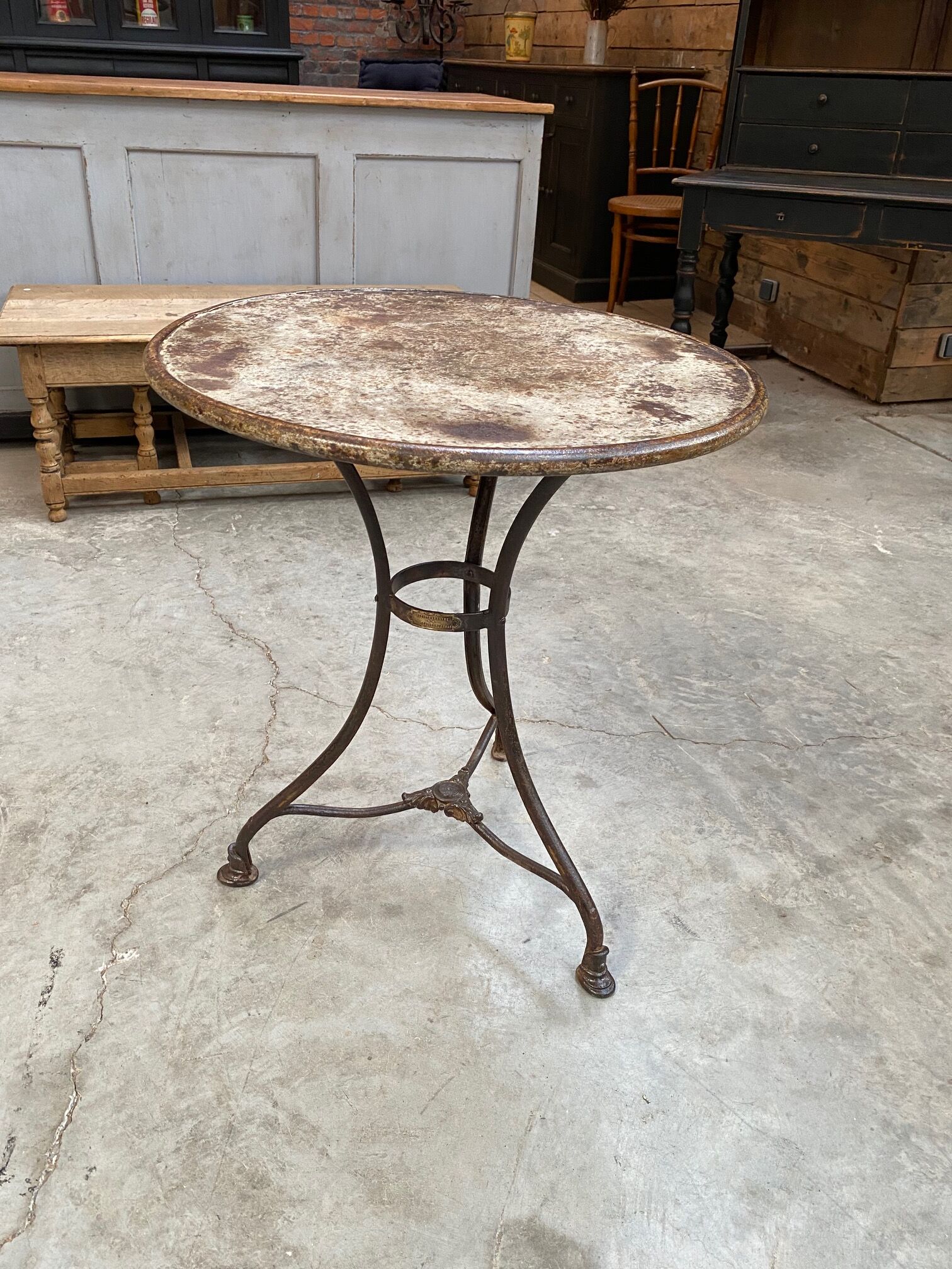 Old pedestal table Saint Sauveur Arras