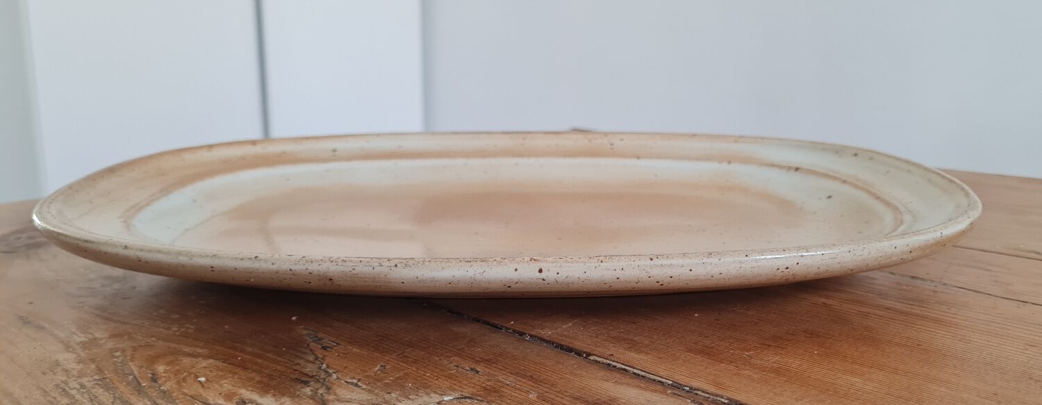 Serving dish in Marais sandstone