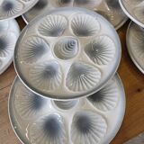 11 assiettes et 1 plat à huitres Moulin des Loups