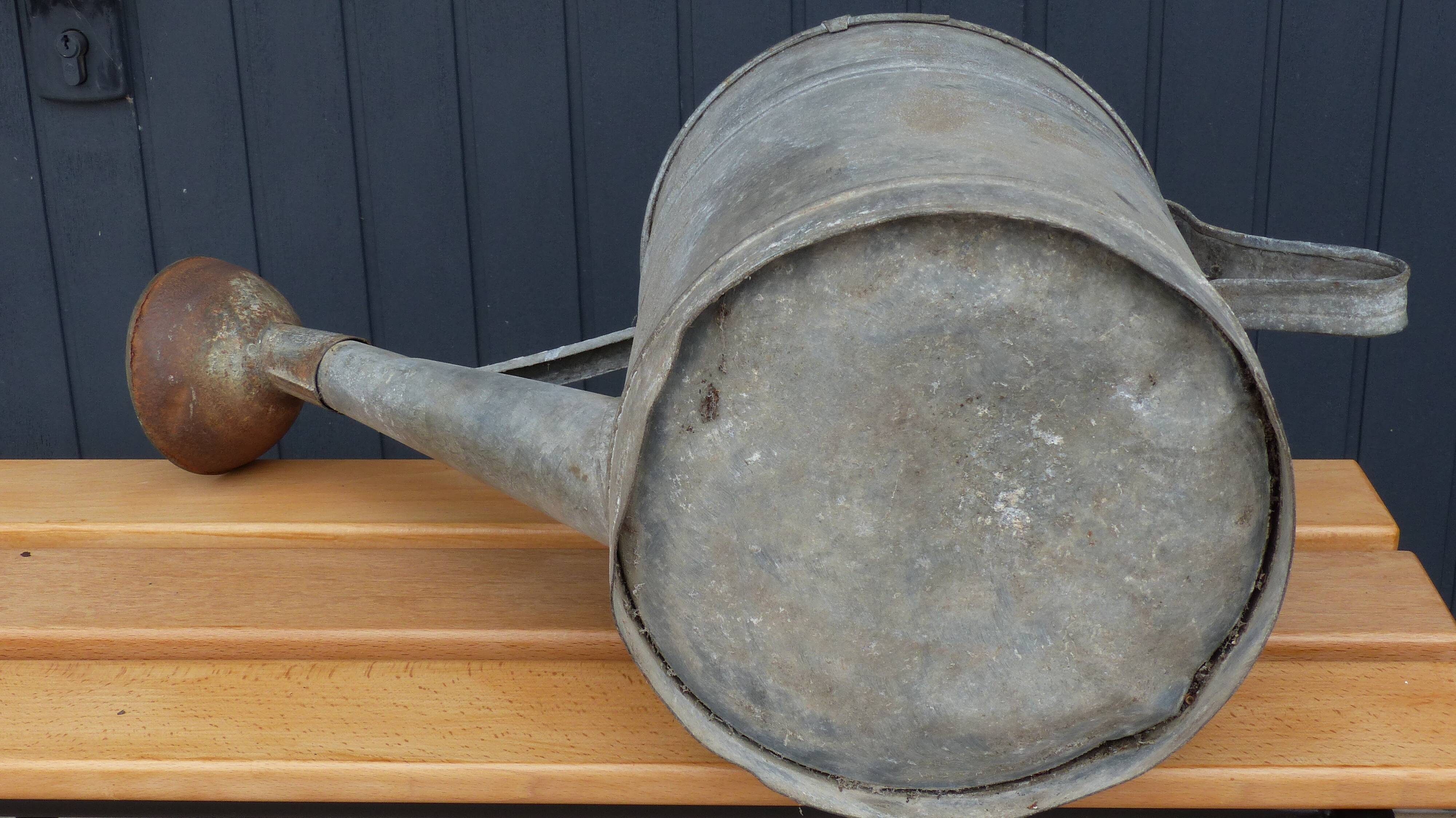 Zinc watering can