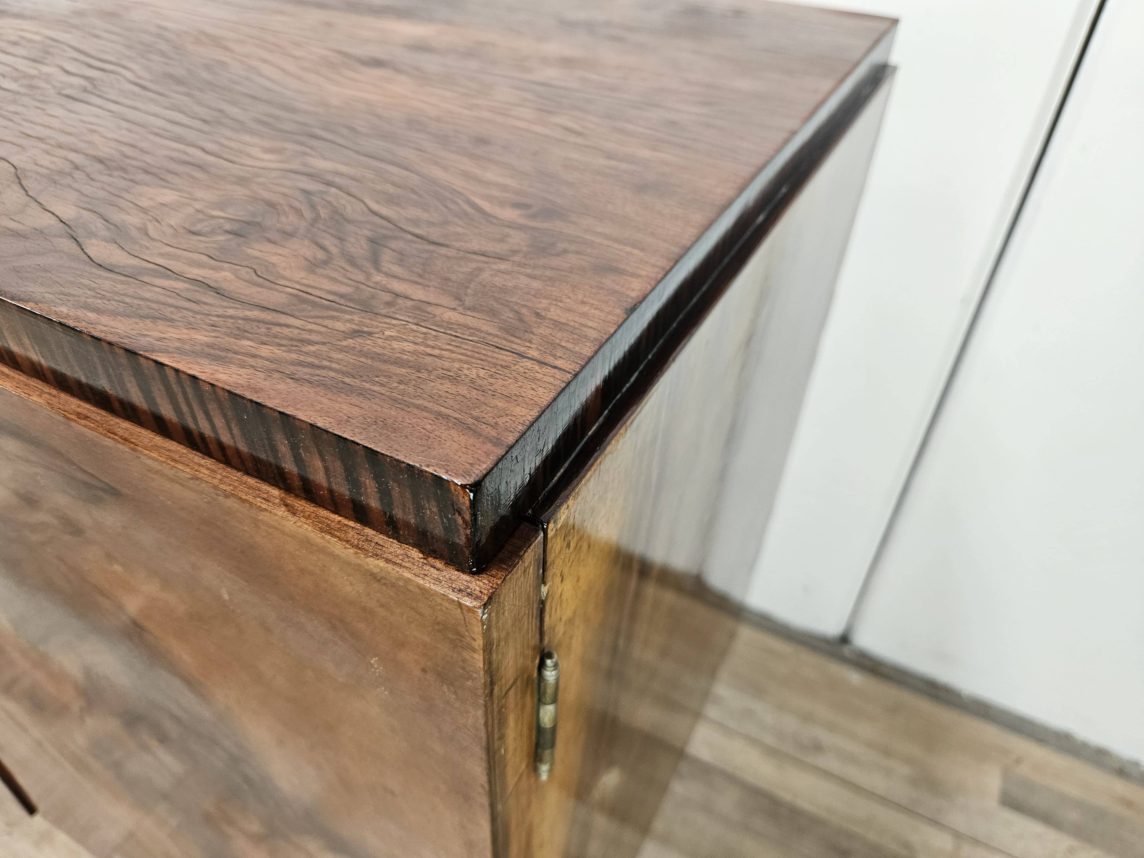 Art Deco sideboard in root walnut and fog with an aluminium base, 1940.