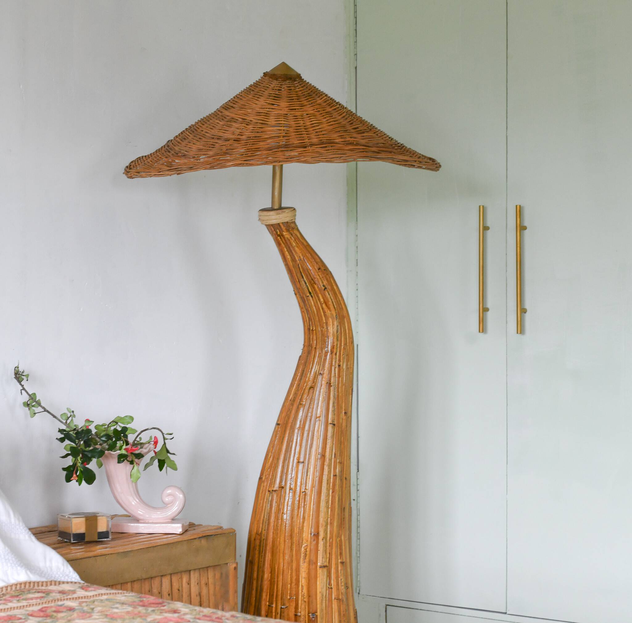 Lampadaire sculptural en rotin « Champignon »
