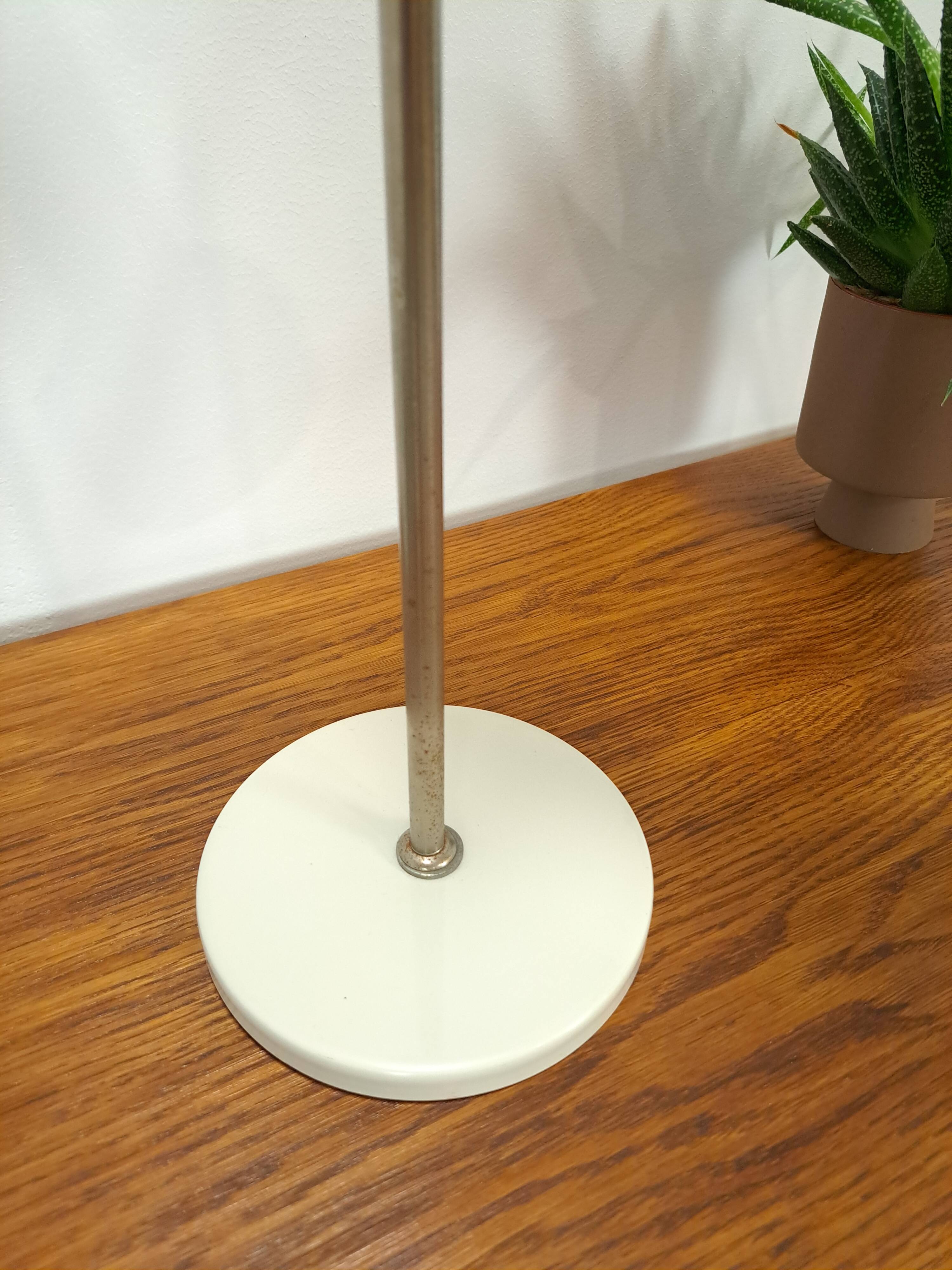 Wit metalen bureaulamp, tafellamp