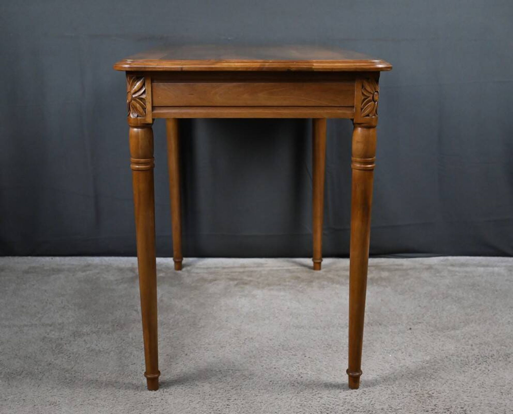 Table bureau en noyer, maison Henry Geneste – 1ère partie XXe