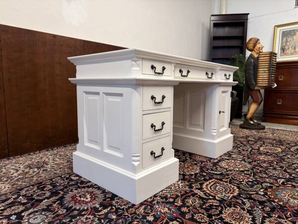 Bureau Chesterfield blanc anglais classique